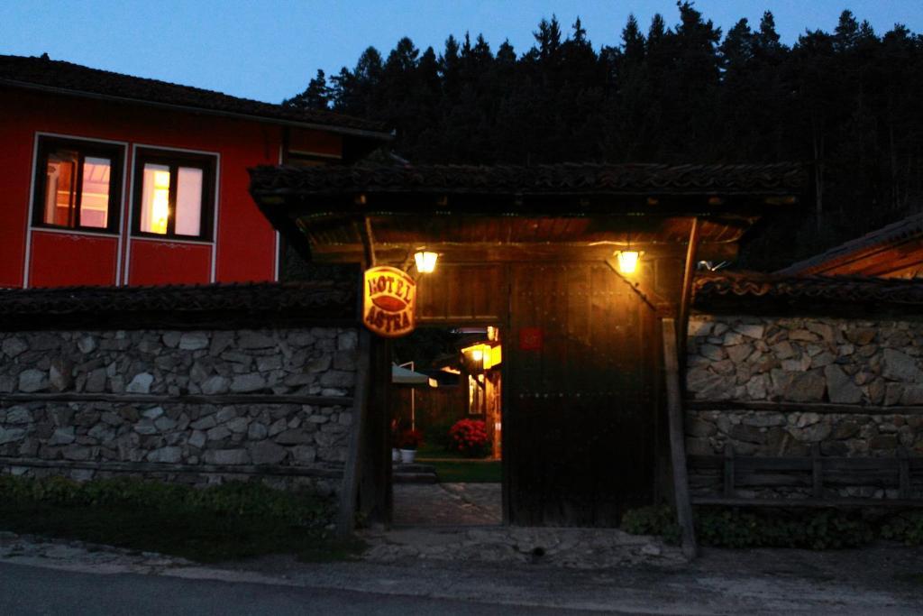 Guest House Astra Kopriwschtiza Exterior foto
